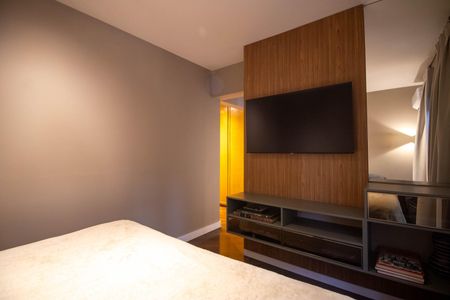 Apartamento à venda com 229m², 3 quartos e 3 vagas Apartamento à venda com 229m², 3 quartos e 3 vagasSuíte