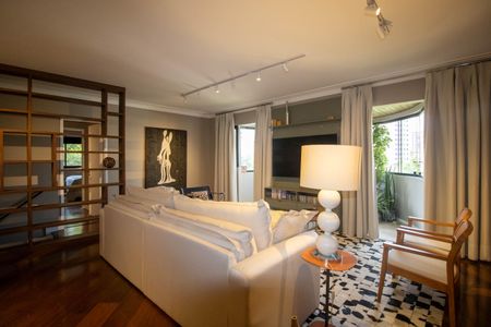 Apartamento à venda com 229m², 3 quartos e 3 vagas Apartamento à venda com 229m², 3 quartos e 3 vagasSala