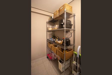 Apartamento à venda com 229m², 3 quartos e 3 vagas Apartamento à venda com 229m², 3 quartos e 3 vagasDespensa serviço