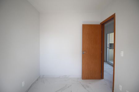 Quarto 1 de apartamento para alugar com 2 quartos, 57m² em Humaitá, Porto Alegre