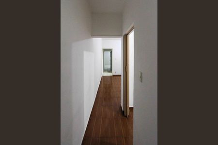 Corredor de casa para alugar com 2 quartos, 70m² em Vila Elze, São Paulo