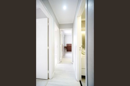 Apartamento à venda com 70m², 2 quartos e 1 vaga Apartamento à venda com 70m², 2 quartos e 1 vagaCorredor dos quartos