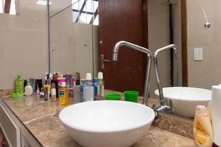 Casa à venda com 100m², 2 quartos e 1 vagaBanheiro
