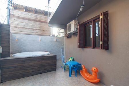 Casa à venda com 100m², 2 quartos e 1 vagaQuintal