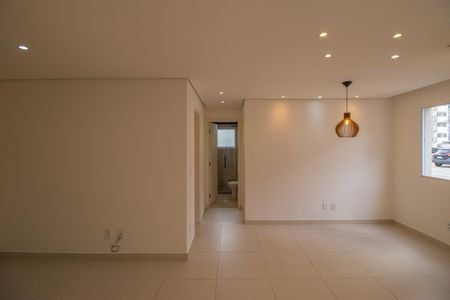 Sala de apartamento para alugar com 2 quartos, 62m² em Bairro do Maranhao, Cotia