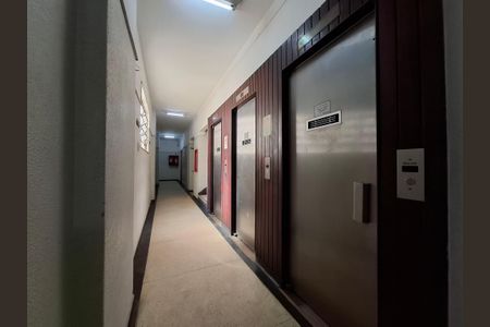 Apartamento à venda com 25m², 1 quarto e sem vagaCorredor do prédio 