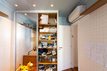 Apartamento à venda com 144m², 3 quartos e 2 vagasQuarto 2