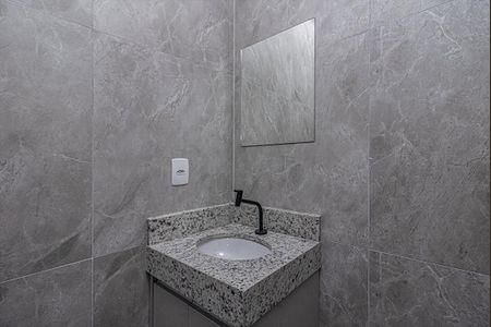 banheiro social_2 de apartamento para alugar com 1 quarto, 38m² em Vila Moinho Velho, São Paulo