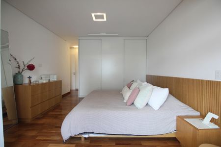 Apartamento à venda com 291m², 4 quartos e 4 vagasSuíte 1