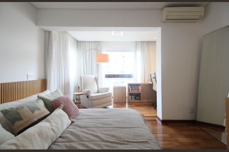 Apartamento à venda com 291m², 4 quartos e 4 vagasSuíte 1