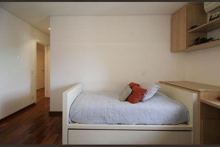 Apartamento à venda com 291m², 4 quartos e 4 vagas  Suíte 3