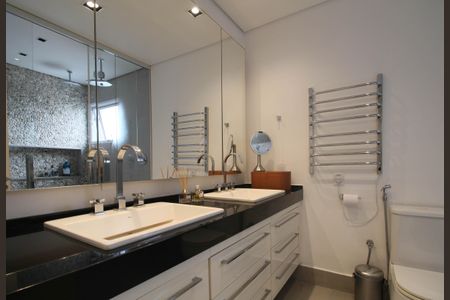 Apartamento à venda com 291m², 4 quartos e 4 vagasBanheiro Suíte 1