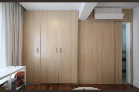 Apartamento à venda com 291m², 4 quartos e 4 vagas Suíte 2