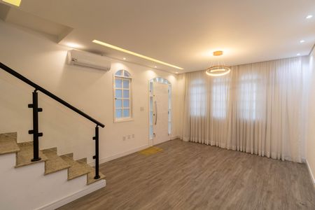 Sala de casa para alugar com 4 quartos, 139m² em Jardim Brasilia, São Paulo