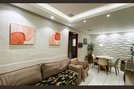 Casa à venda com 290m², 3 quartos e 3 vagas Casa à venda com 290m², 3 quartos e 3 vagasSala