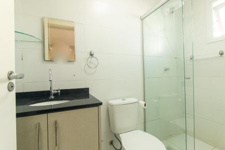 Banheiro Social de kitnet/studio para alugar com 1 quarto, 29m² em Cristo Rei, Curitiba