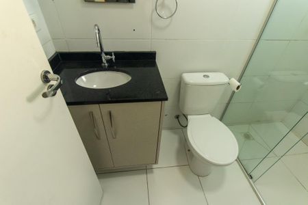 Banheiro Social de kitnet/studio para alugar com 1 quarto, 29m² em Cristo Rei, Curitiba