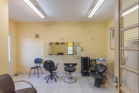 Casa à venda com 205m², 3 quartos e 4 vagasSalão 