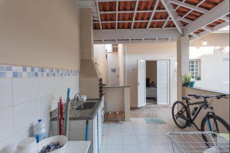 Casa à venda com 205m², 3 quartos e 4 vagasChurrasqueira