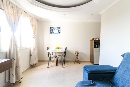 Sala de apartamento à venda com 3 quartos, 53m² em Vila Carmosina, São Paulo
