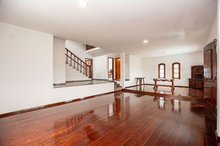 Casa à venda com 5 quartos, 390m² em Itaipu, Niterói