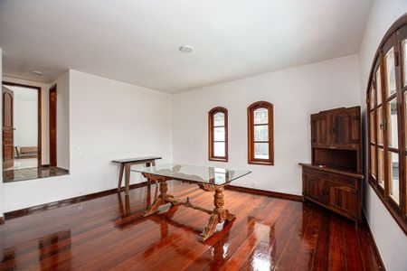 Casa à venda com 5 quartos, 390m² em Itaipu, Niterói