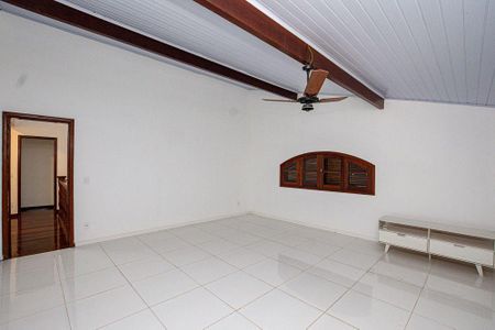 Casa à venda com 5 quartos, 390m² em Itaipu, Niterói