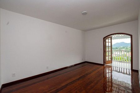 Casa à venda com 5 quartos, 390m² em Itaipu, Niterói