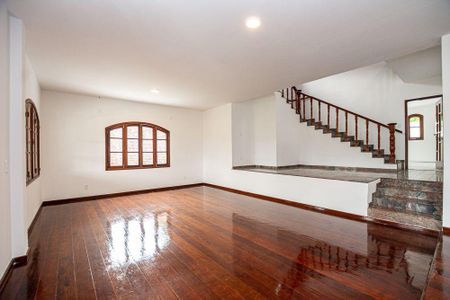 Casa à venda com 5 quartos, 390m² em Itaipu, Niterói