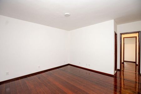 Casa à venda com 5 quartos, 390m² em Itaipu, Niterói