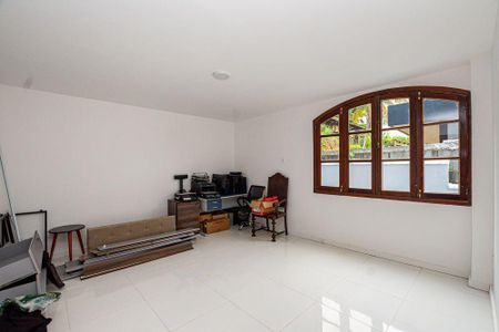 Casa à venda com 5 quartos, 390m² em Itaipu, Niterói