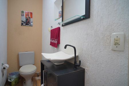 Casa de condomínio à venda com 253m², 3 quartos e 2 vagasLavabo