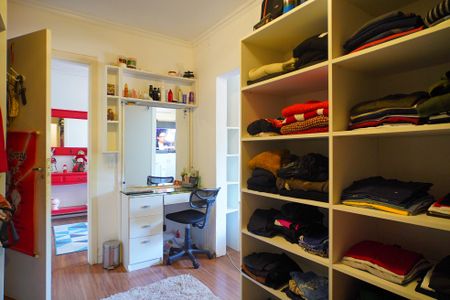 Casa de condomínio à venda com 253m², 3 quartos e 2 vagascloset