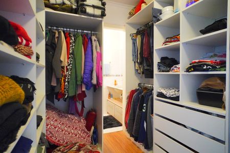 Casa de condomínio à venda com 253m², 3 quartos e 2 vagascloset