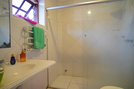 Casa de condomínio à venda com 253m², 3 quartos e 2 vagasBanheiro suite 