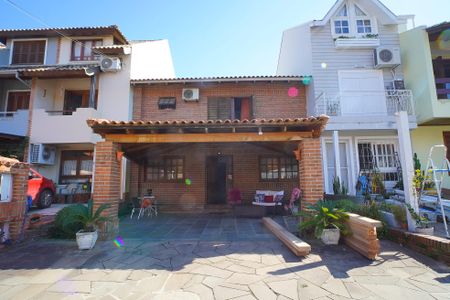 Casa de condomínio à venda com 253m², 3 quartos e 2 vagasFachada