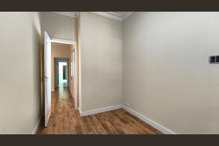 Casa à venda com 232m², 5 quartos e 2 vagas Casa à venda com 232m², 5 quartos e 2 vagasQuarto 2