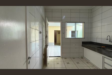 Casa à venda com 232m², 5 quartos e 2 vagas Casa à venda com 232m², 5 quartos e 2 vagasCozinha