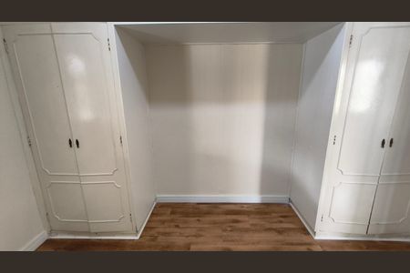 Casa à venda com 232m², 5 quartos e 2 vagas Casa à venda com 232m², 5 quartos e 2 vagasQuarto 1