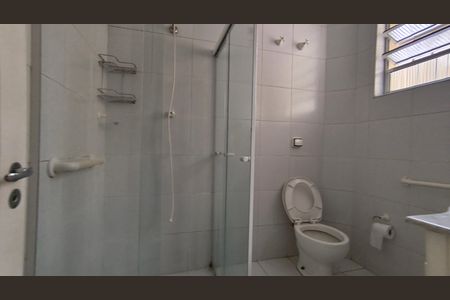 Casa à venda com 232m², 5 quartos e 2 vagas Casa à venda com 232m², 5 quartos e 2 vagasBanheiro