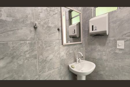 Casa à venda com 232m², 5 quartos e 2 vagas Casa à venda com 232m², 5 quartos e 2 vagasBanheiro de Serviço