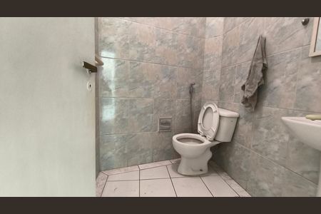 Casa à venda com 232m², 5 quartos e 2 vagas Casa à venda com 232m², 5 quartos e 2 vagasBanheiro de Serviço