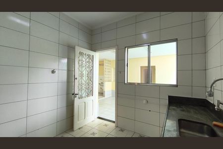 Casa à venda com 232m², 5 quartos e 2 vagas Casa à venda com 232m², 5 quartos e 2 vagasCozinha