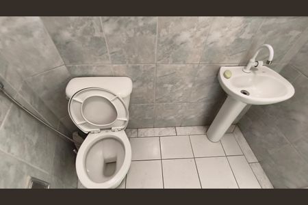 Casa à venda com 232m², 5 quartos e 2 vagas Casa à venda com 232m², 5 quartos e 2 vagasBanheiro de Serviço