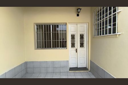 Casa à venda com 232m², 5 quartos e 2 vagas Casa à venda com 232m², 5 quartos e 2 vagasEntrada