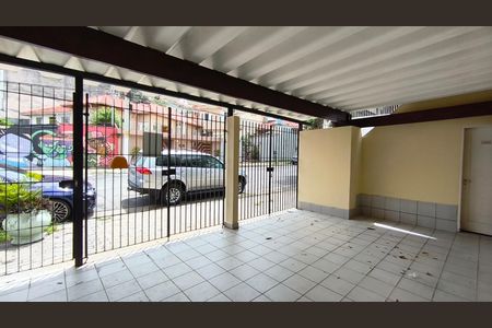 Casa à venda com 232m², 5 quartos e 2 vagas Casa à venda com 232m², 5 quartos e 2 vagasGaragem