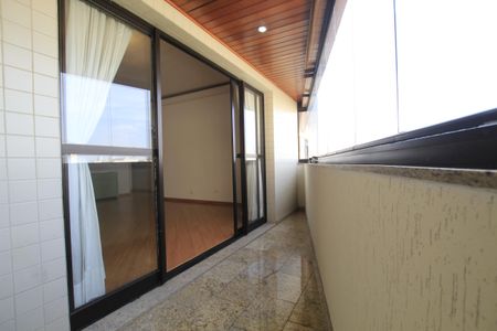Apartamento à venda com 146m², 4 quartos e 3 vagasSacada da Sala