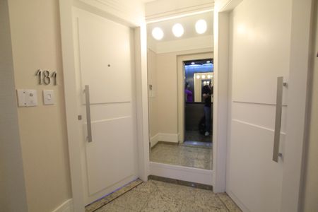 Apartamento à venda com 146m², 4 quartos e 3 vagasHall de entrada do elevador