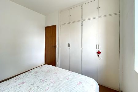 Apartamento à venda com 120m², 4 quartos e 2 vagasQuarto 2