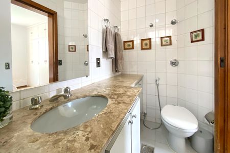 Apartamento à venda com 120m², 4 quartos e 2 vagasBanheiro da Suíte 1